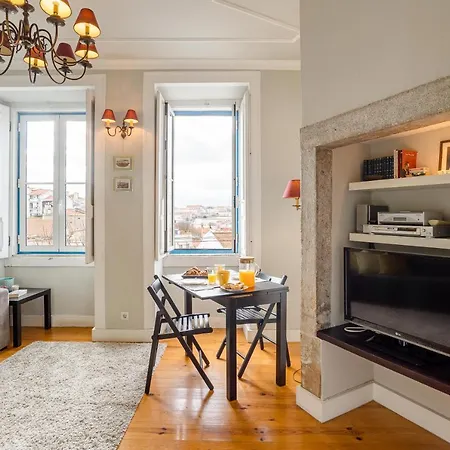 Bright Tailor Made By The Castle * Lisbon